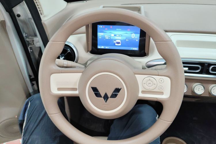 Used Wuling Hongguang MINIEV 2025 Four-Door Version Advanced Edition Steering Wheel