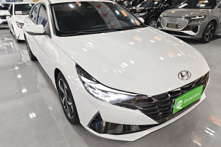 Used Hyundai Elantra 2022 1.5L CVT LUX Prestige Edition Front Right 45 Deg