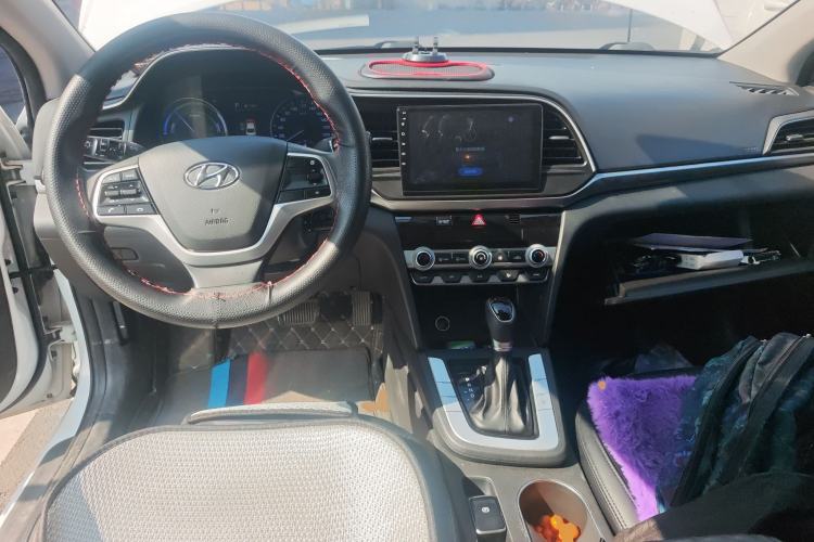 Used Hyundai Elantra PHEV 2019 1.6L PHS Comfort Edition Center Console