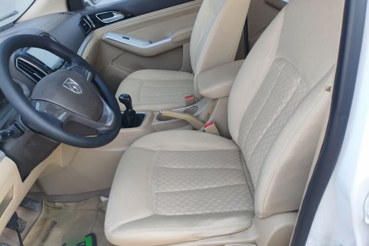 Used Baojun 730 2014 1.5L manual standard trim 7 seats