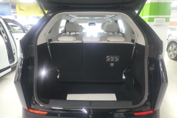 Used XPeng X9 2024 702 Ultra-Long Range Max