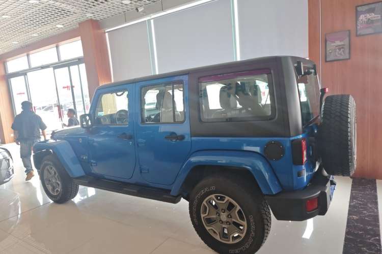 Used Jeep Wrangler 2015 3.0L Sahara Four-Door Comfort Edition
