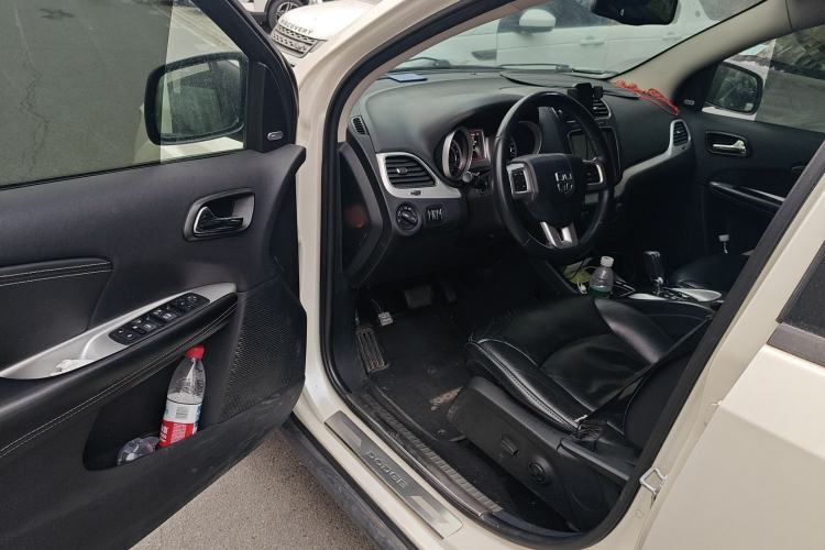 Used Dodge Journey 2013 2.4L Two-Wheel Drive Luxury Version