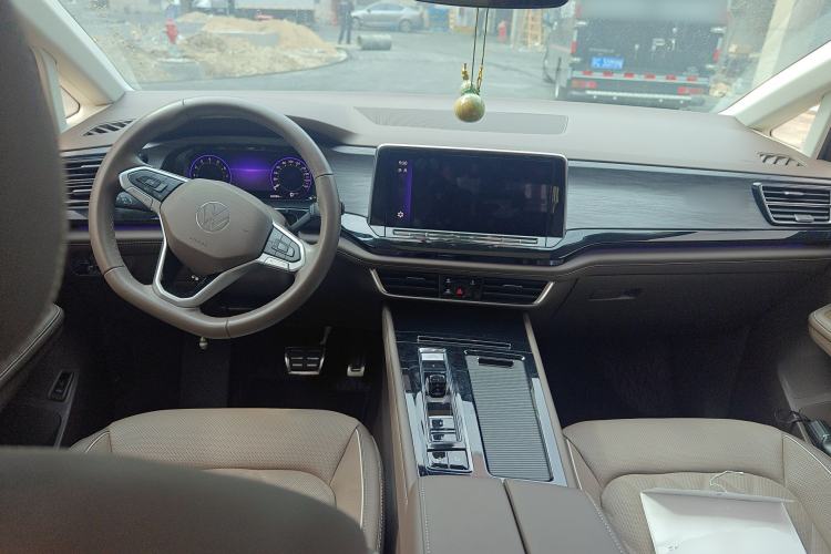 Used Volkswagen Viloran 2022 380TSI Prestige Edition Center Console