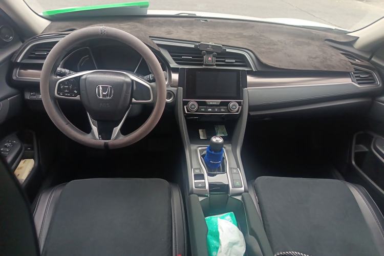 Used Honda Civic 2019 220TURBO Manual Jinkong Edition China VI Center Console