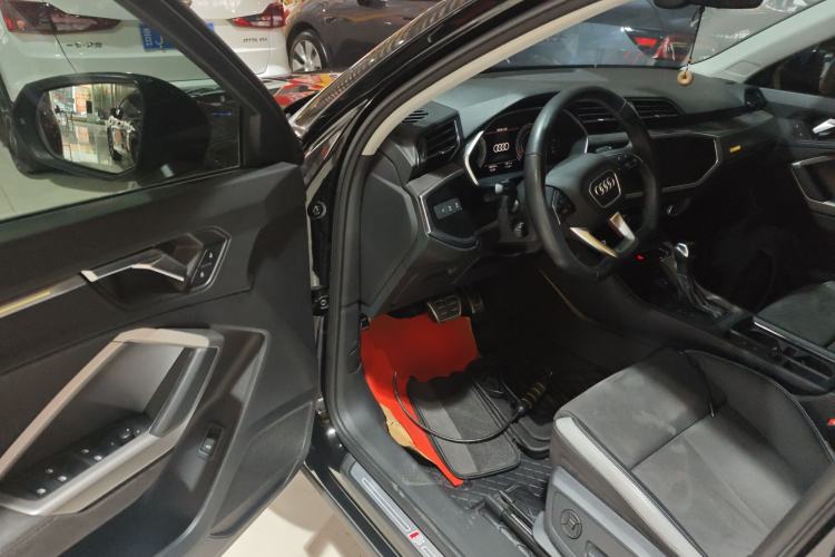 Used Audi Q3 2022 40 TFSI Fashion Dynamic Model