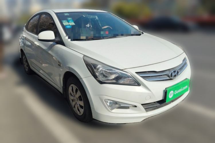 Used Hyundai Verna (older generation) 2014 1.4L Manual Smart GLS Trim Front Right 45 Deg