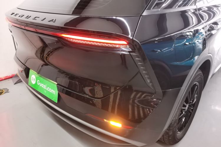 Used Venucia V 2022 260T Black Horse Edition · Idol
