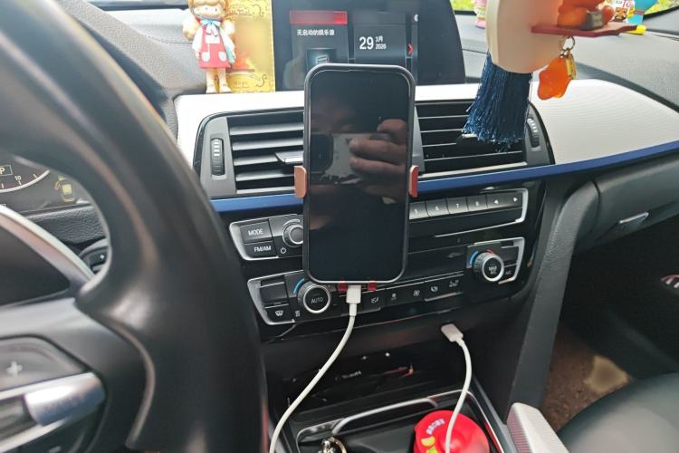 Used BMW 3 Series 2018 320i M Sport Package Audio And AC Panel