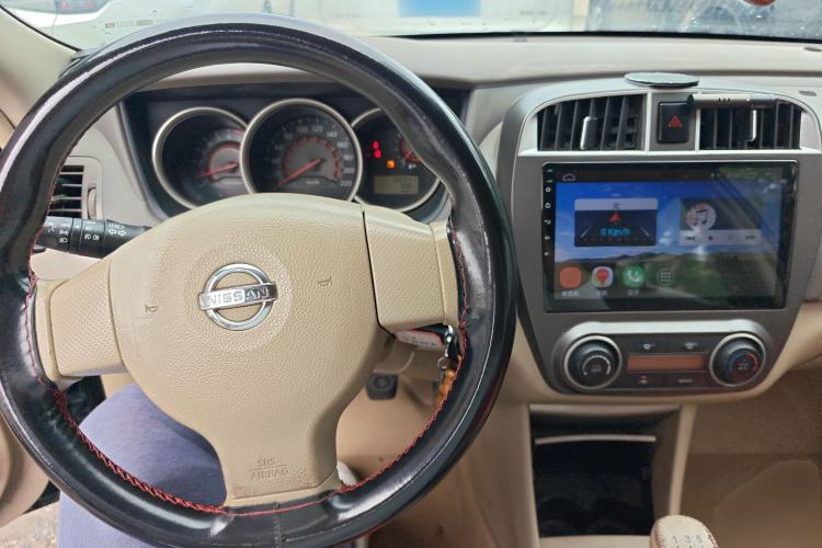 Used Nissan Sylphy 2012 Classic 1.6XE Manual Comfort Edition Center Console