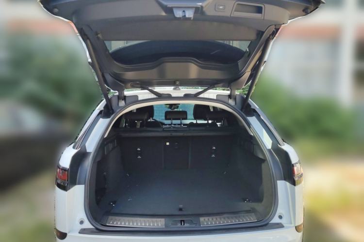 Used Land Rover Range Velar 2022 250 PS Trunk