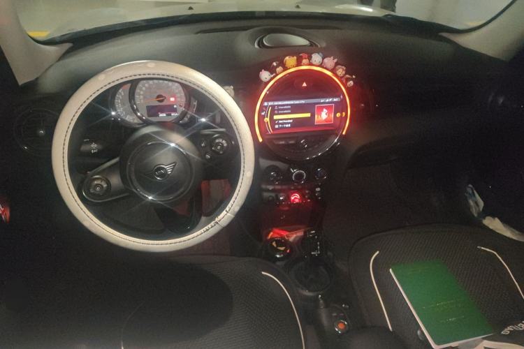 Used MINI 2019 1.5T COOPER Classic Edition Five-Door Version Center Console