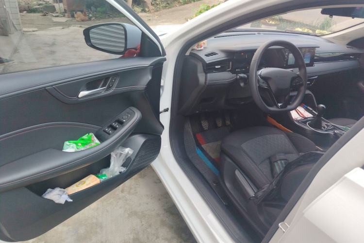 Used Roewe i5 2026 Model 1.5L Manual Comfort Version