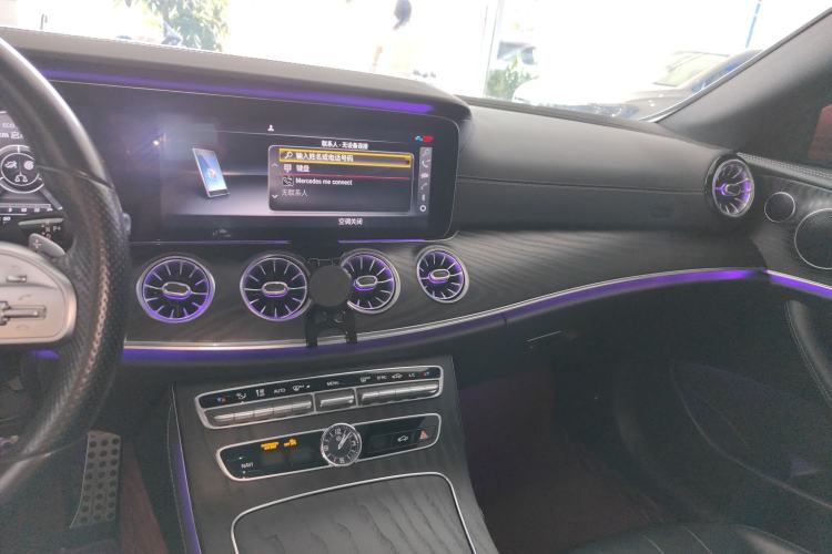 Used Mercedes-Benz E-Class 2019 E 200 4MATIC Coupe Center Console