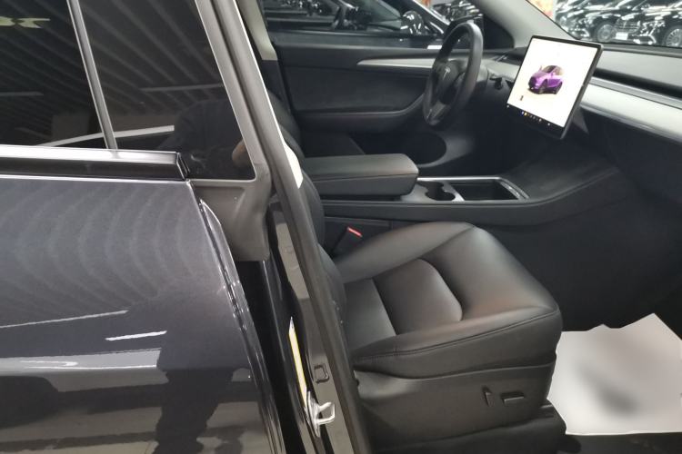 Used Tesla Model Y 2024 Rear-Wheel-Drive Version Right Front Seat