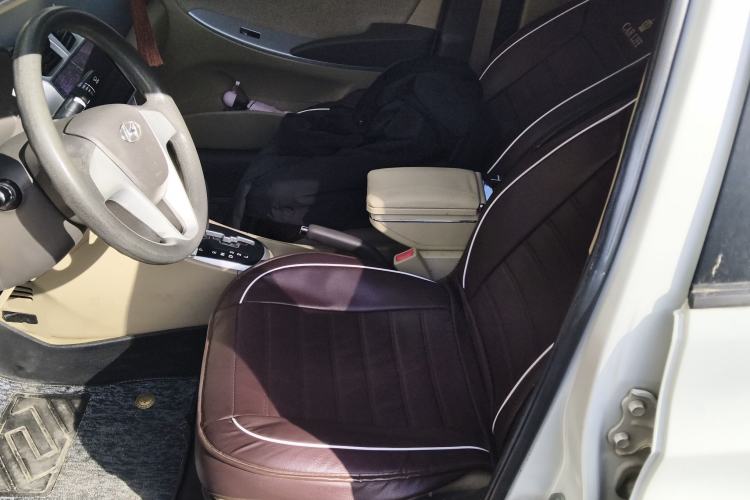 Used Hyundai Verna (older generation) 2010 Sedan 1.4L Automatic Fashionable GT Model Left Front Seat