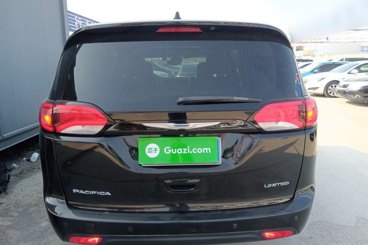 Used Chrysler Grand Voyager 2017 3.6L Premium Edition