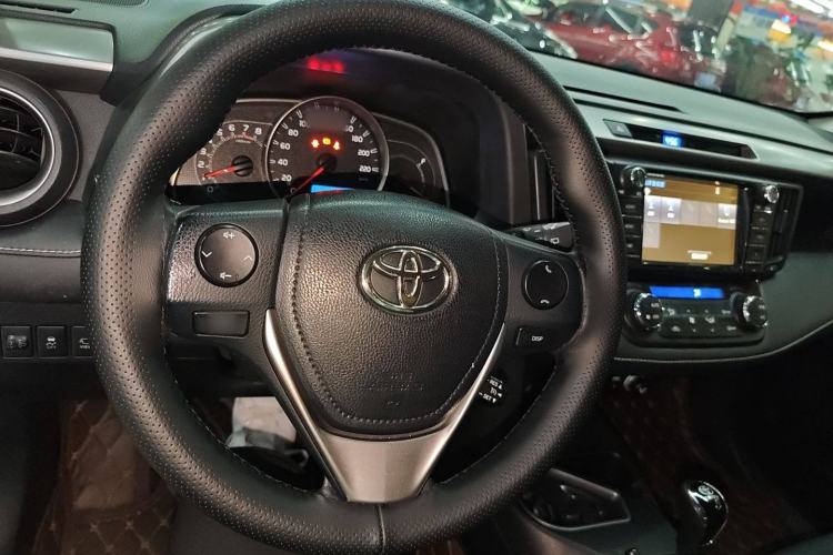 Used Toyota RAV4 2016 2.0L CVT Two-Wheel Drive Fashion Edition China V Standard
