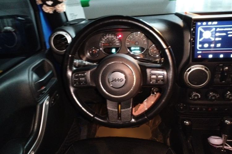 Used Jeep Wrangler 2015 3.0L Sahara Four-Door Comfort Edition Steering Wheel