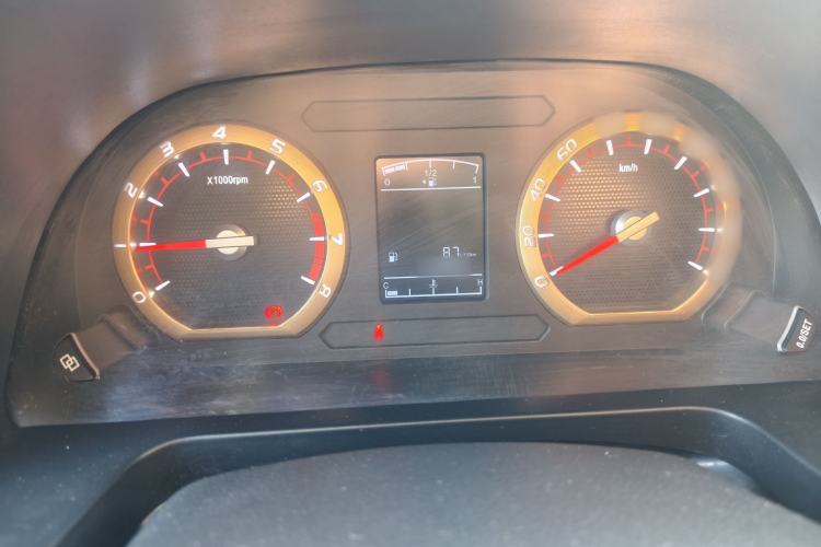 Used FORTHING Lingzhi 2023 M5L 1.6L Comfort 9-Seater
