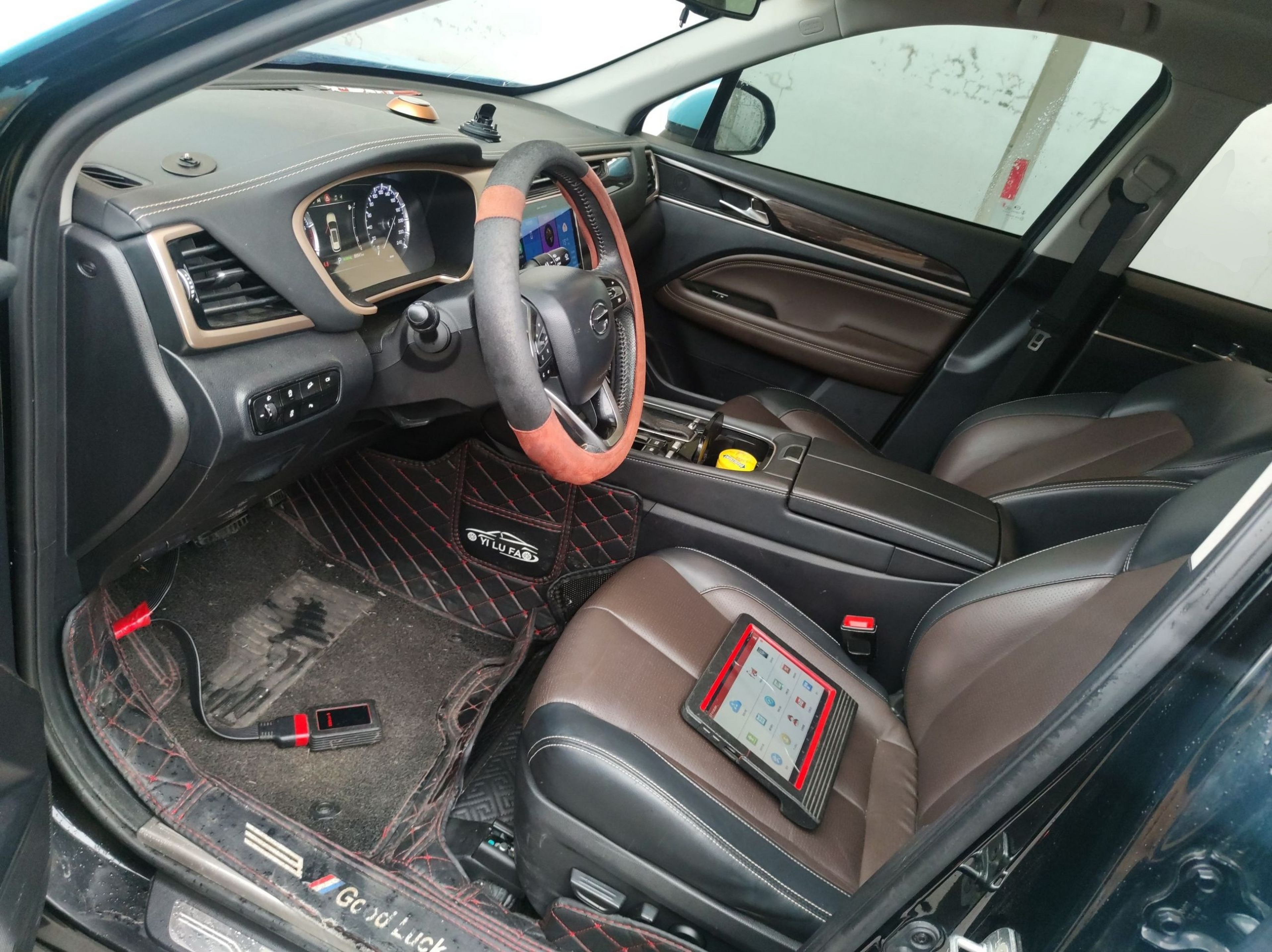 Переднее сиденье в автомобиле