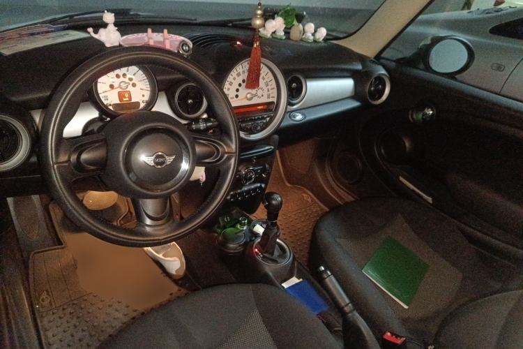 Used MINI 2012 1.6L ONE Baker Street Center Console