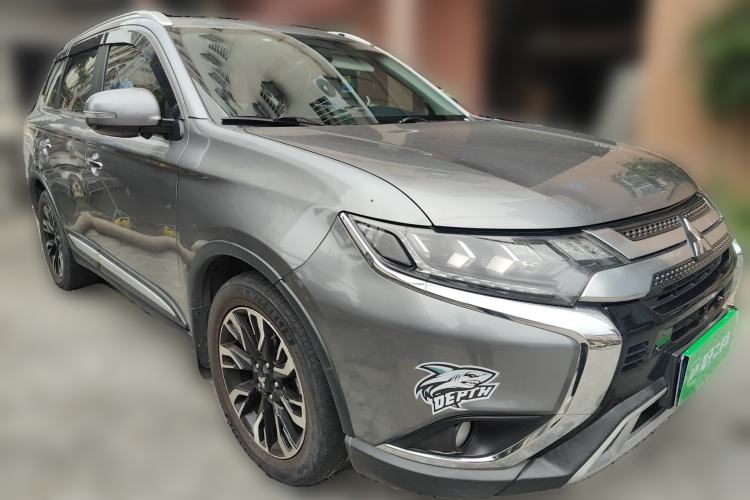 Used Mitsubishi Outlander 2019 2.4L 4x4 Zhi Xiang Edition 5 Seats China V Emission Standard Front Right 45 Deg