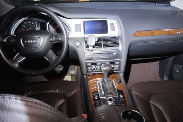 Used Audi Q7 2014 35 TFSI Sport Edition Center Console