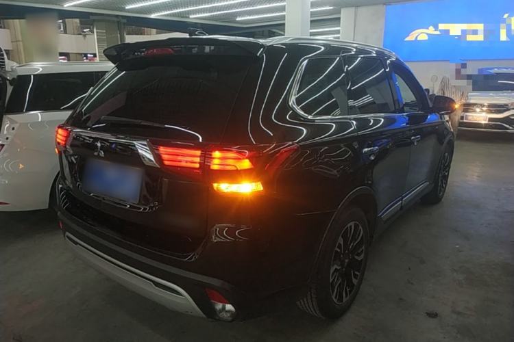 Used Mitsubishi Outlander 2019 2.0L Two-Wheel Drive Comfort Edition 5 Seats China V Standard Rear Right 45 Deg