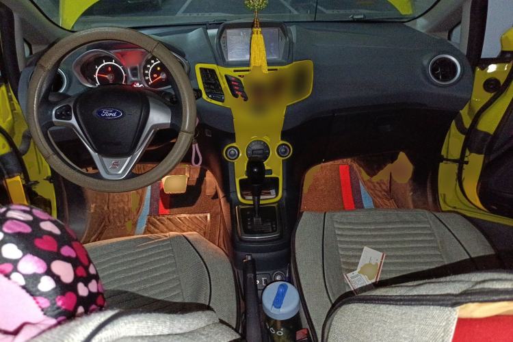 Used Ford Fiesta 2012 Hatchback 1.5L Automatic Dynamic Limited Edition Center Console