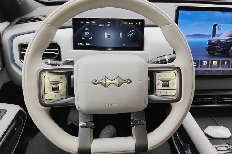 Used Formula Leopard Titanium 3 2025 501KM All-Wheel Drive Intelligent Driving Ultra Version Steering Wheel