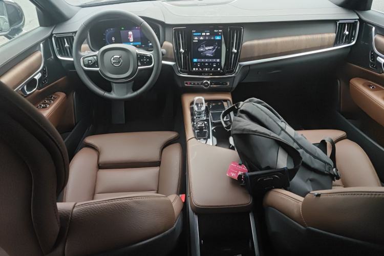 Used Volvo S90 2025 B5 Zhiyuan Luxury Edition Center Console