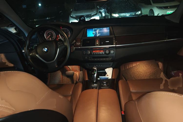 Used BMW X6 2014 xDrive35i Sport model Center Console