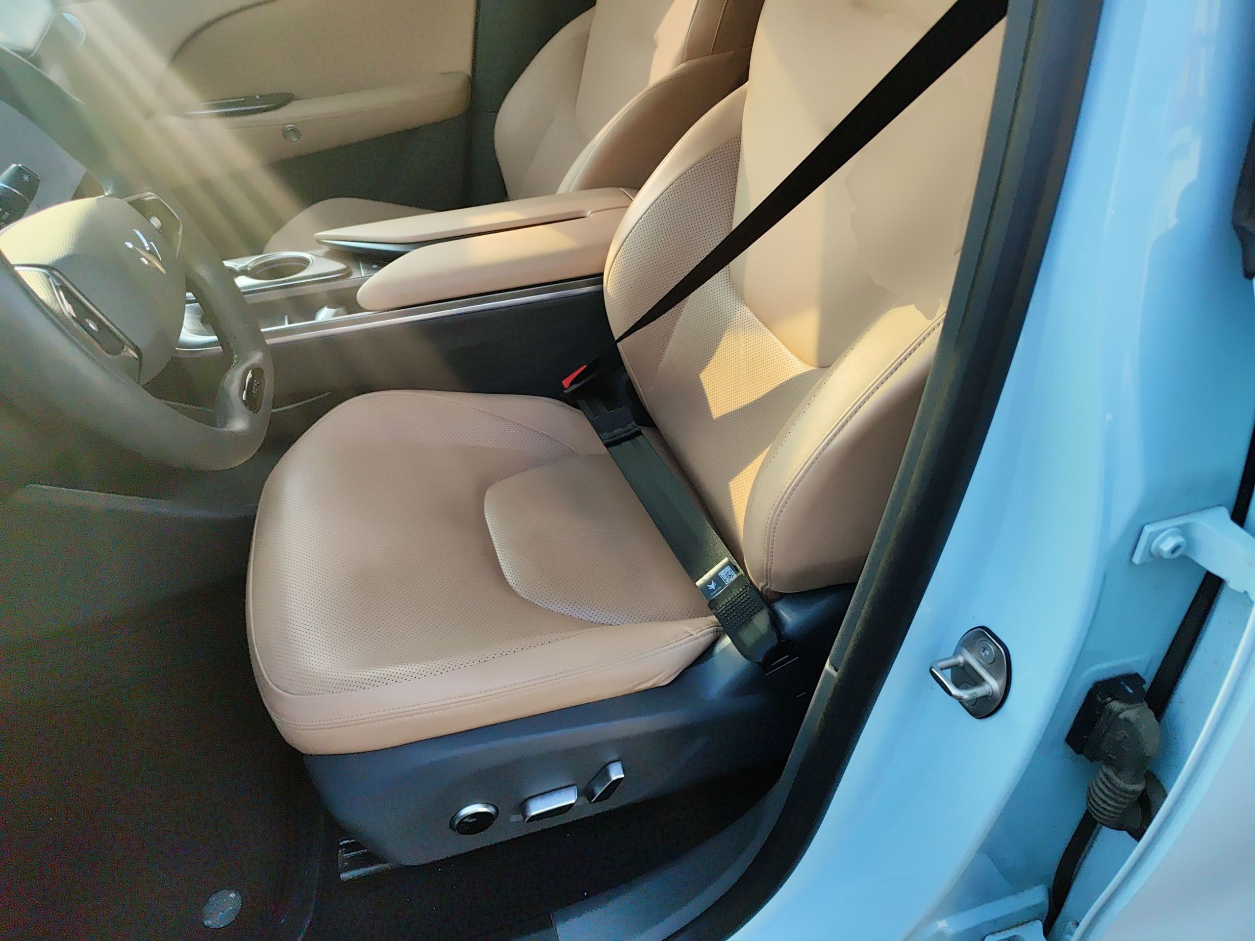 Переднее сиденье в автомобиле