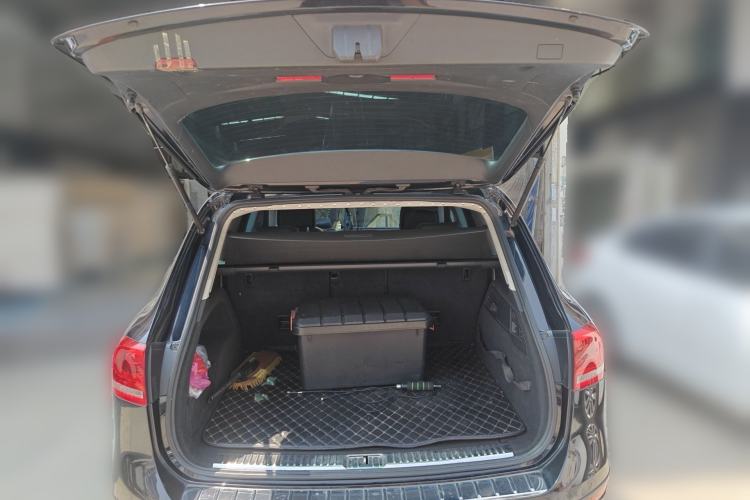 Used Volkswagen Touareg 2011 3.0 TSI High-End Version Trunk
