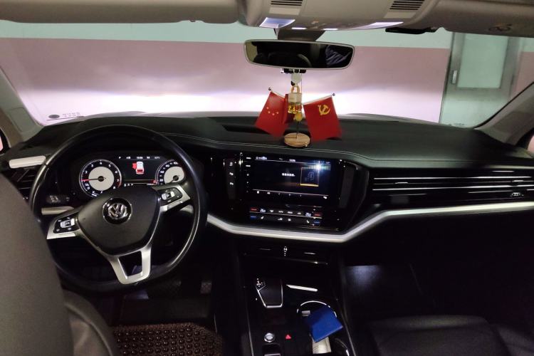 Used Volkswagen Touareg 2019 2.0 TSI Flagship Edition China VI Center Console