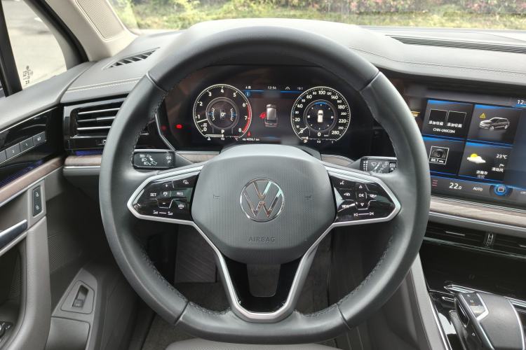 Used Volkswagen Touareg 2023 3.0 TSI Luxury Edition Obsidian Black Sport Package Interior 6