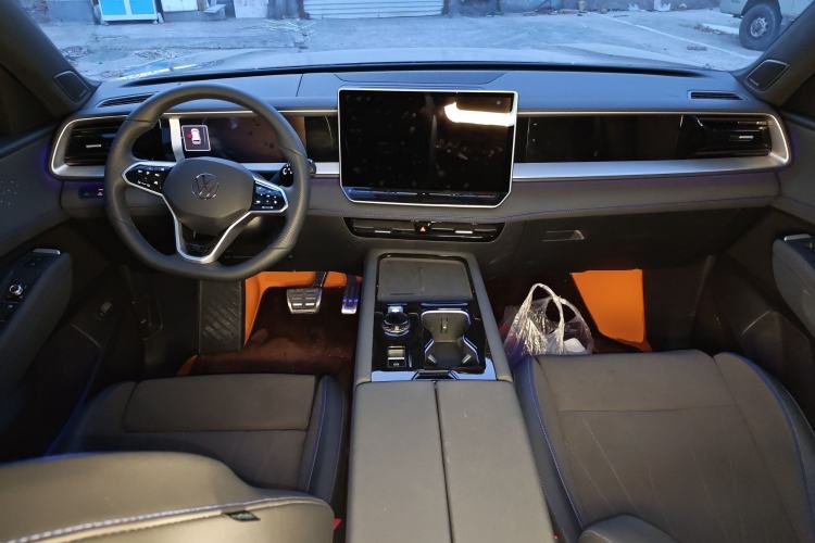 Used Volkswagen Teramont 2025 Tiguan Pro 450TSI Four-Wheel Drive Summit Edition Center Console