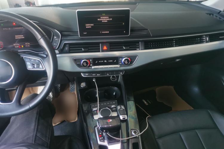 Used Audi A4L 2018 30th Anniversary Edition 40 TFSI Fashion Model
