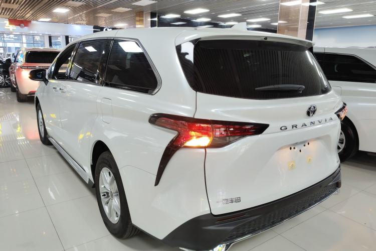 Used Toyota Granvia 2024 2.5L Hybrid Comfort Edition
