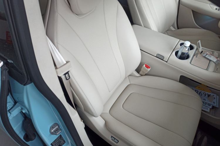 Used Hima Luxeed R7 2025 Range-Extended Version 251 km Max Right Front Seat