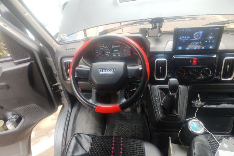 Used Iveco Daily 2023 2.5T A35M1 Multi-Purpose Passenger Vehicle Short Wheelbase Mid-Roof Design Single Tire Side-Sliding Door Automatic Transmission
