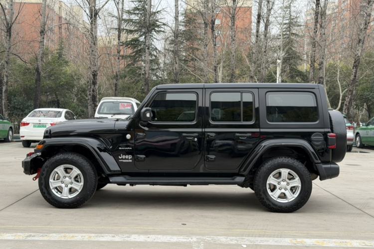 Used Jeep Wrangler 2019 2.0T Sahara Four-Door Version China VI Emission Standard