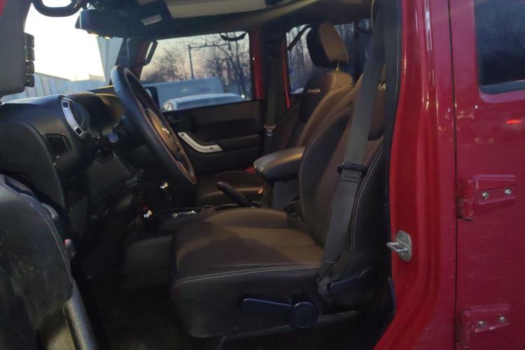 Used Jeep Wrangler 2014 3.0L Sahara Four-Door Edition