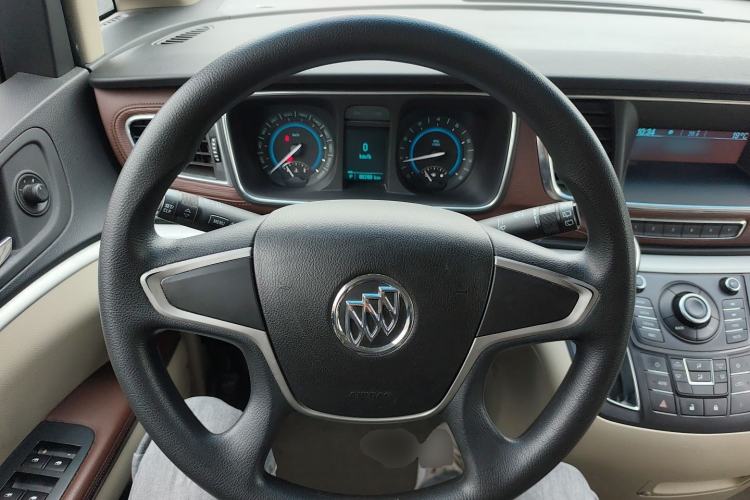 Used Buick GL8 2014 2.4L CT Luxury Business Comfort Edition Steering Wheel