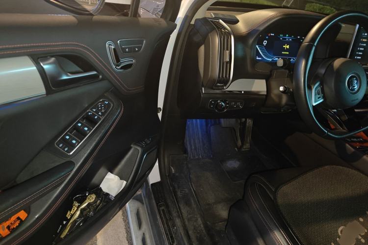 Used BYD Tang New Energy 2018 DM 2.0T All-Wheel Drive Smart Connectivity Luxury Model 7 Seats China V Emission Standard