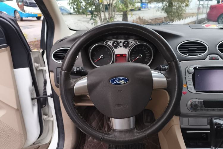 Used Ford Focus 2013 Hatchback Classic 1.8L Automatic Fashion Edition
