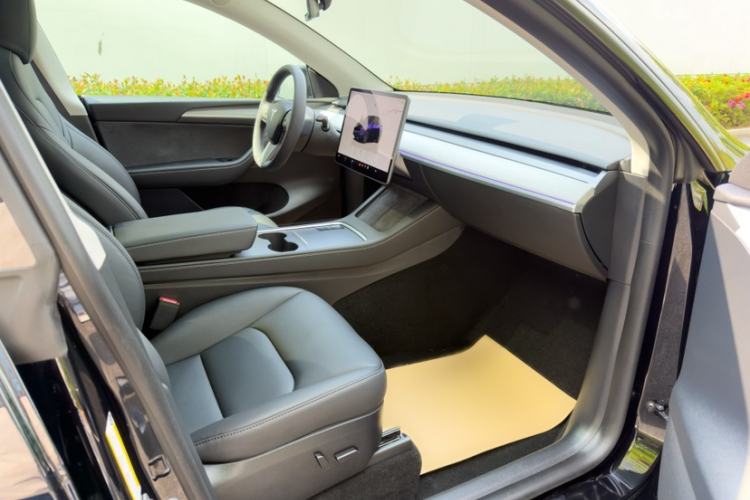 Used Tesla Model Y 2023 Rear-Wheel-Drive Version
