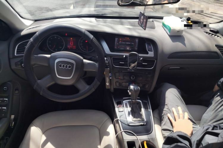 Used Audi A4L 2011 1.8 TFSI Comfort Model Center Console