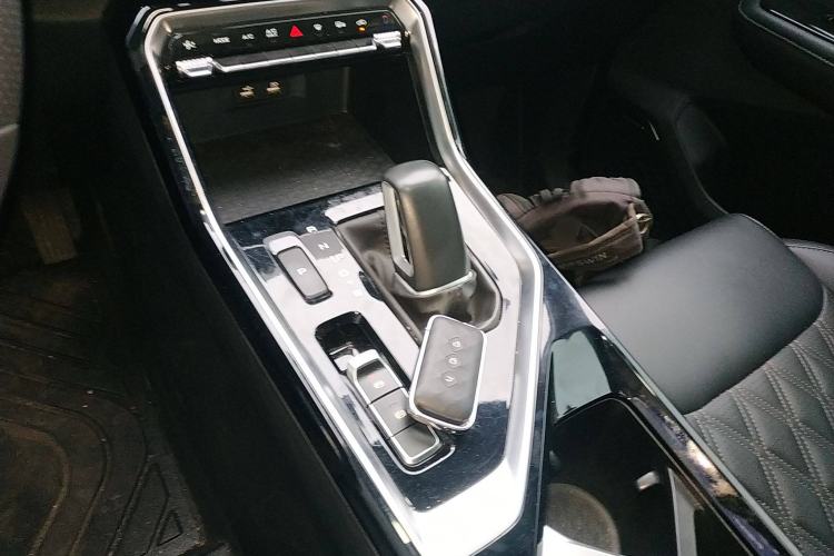 Used Wuling Asta 2022 2.0L DHT Electric-Speed Version
